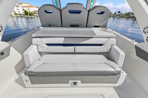 Tiara Yachts 34 LS image