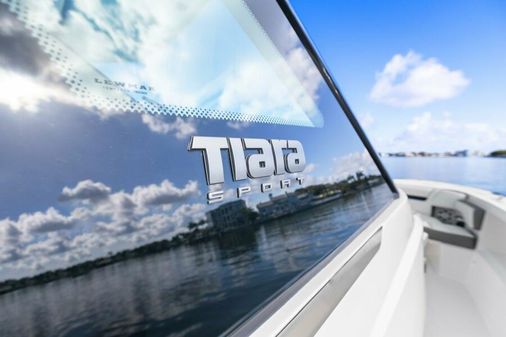 Tiara Yachts 34 LS image