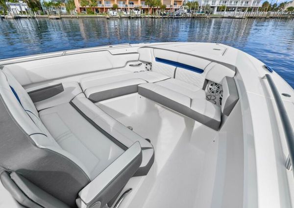 Tiara Yachts 34 LS image