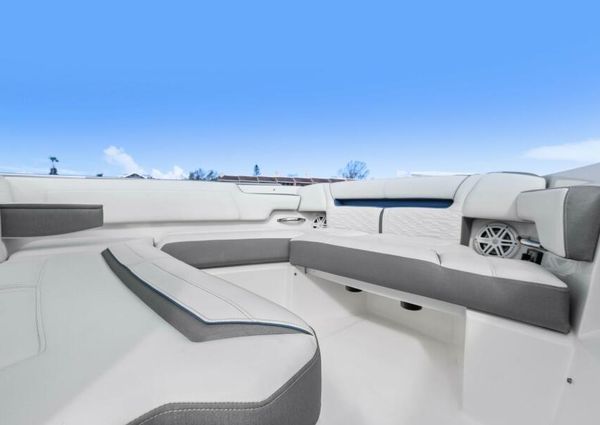 Tiara Yachts 34 LS image