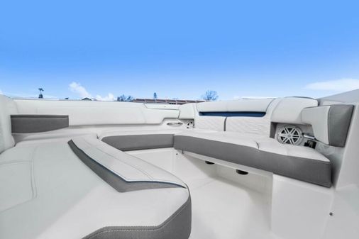 Tiara Yachts 34 LS image