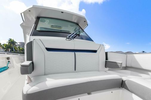 Tiara Yachts 34 LS image