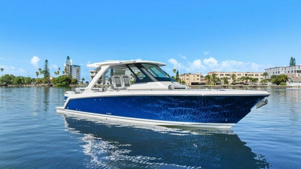 Tiara Yachts 34 LS image