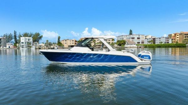 Tiara Yachts 34 LS image