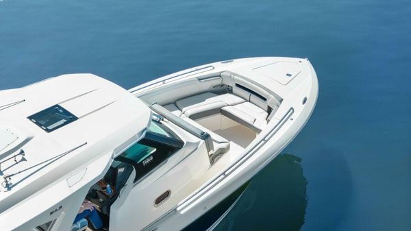 Tiara Yachts 34 LS image