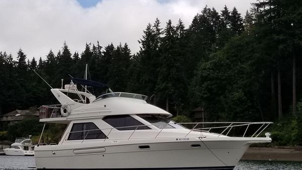 Bayliner 3788 Command Bridge Motoryacht