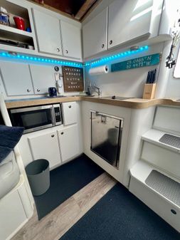 Luhrs 30 Open image