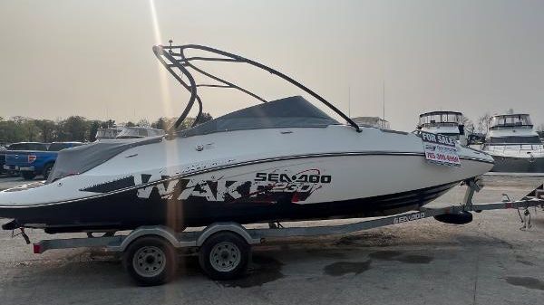 Bombardier 230 Wake 