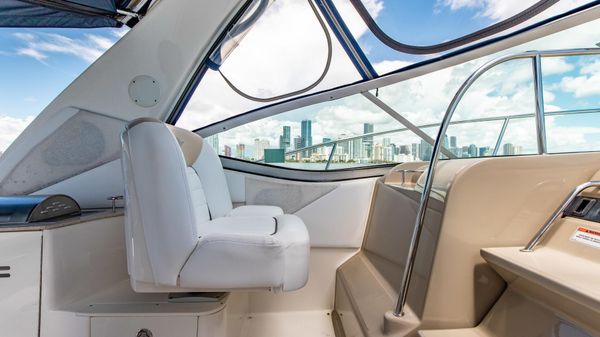 Sea Ray 330 Sundancer image