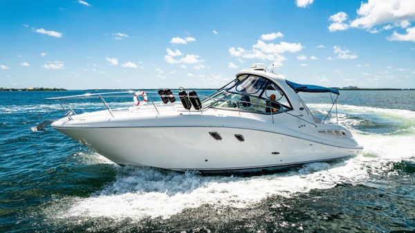 Sea Ray 330 Sundancer image