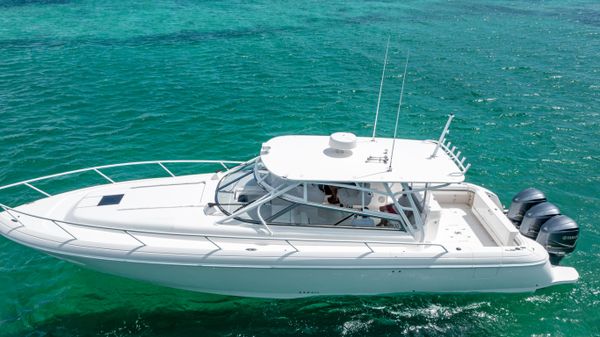 Intrepid 430 Sport Yacht