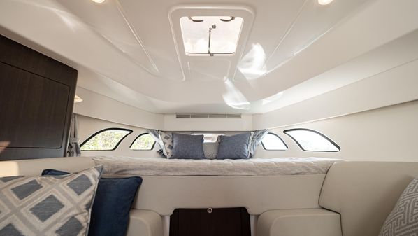 Intrepid 430 Sport Yacht image