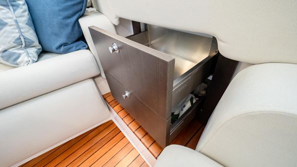 Intrepid 430 Sport Yacht image