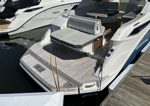 Sea Ray 320 DA image