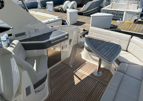 Sea Ray 320 DA image