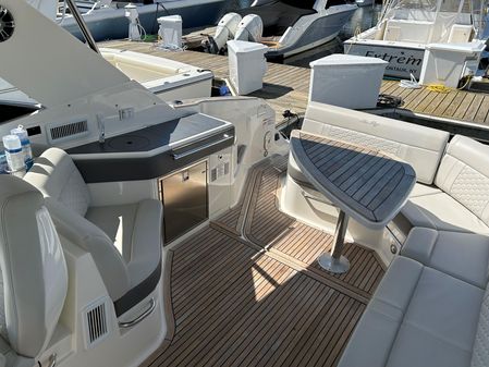 Sea Ray 320 DA image