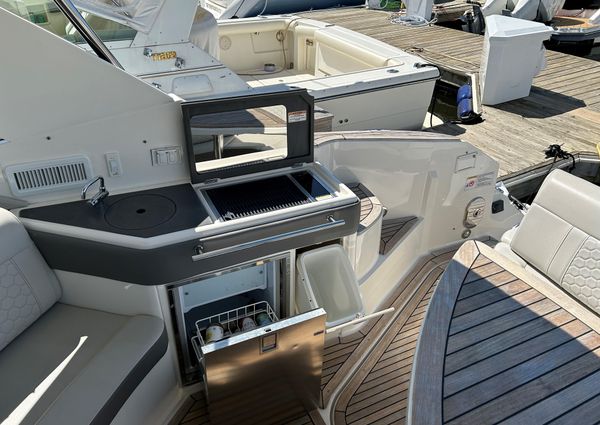 Sea Ray 320 DA image