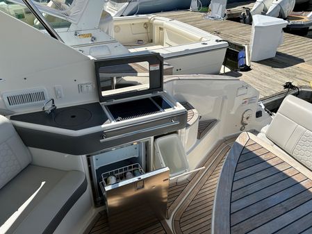 Sea Ray 320 DA image