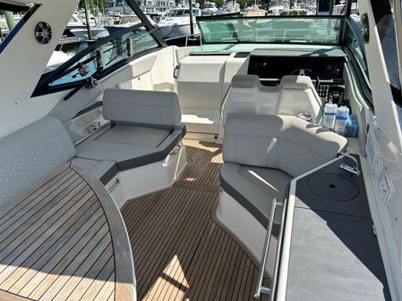 Sea Ray 320 DA image