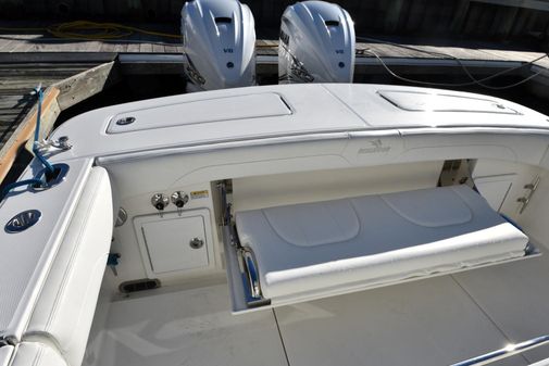 Regulator 31FS Center Console image