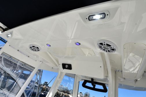 Regulator 31FS Center Console image