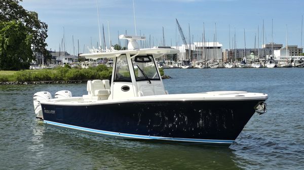 Regulator 31FS Center Console