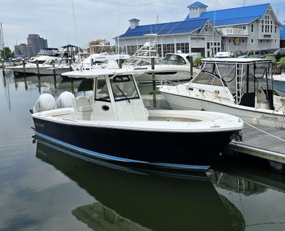 Regulator 31FS Center Console image