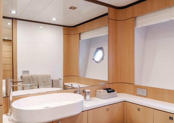 Ferretti Yachts 960 image