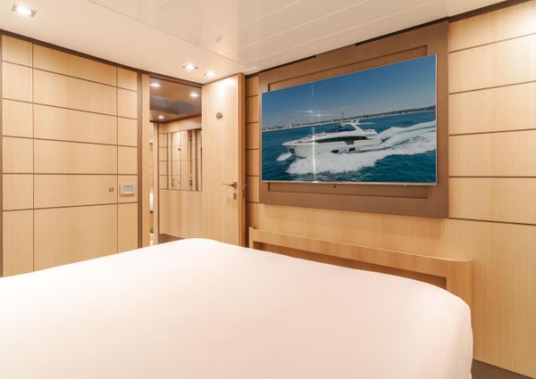 Ferretti Yachts 960 image