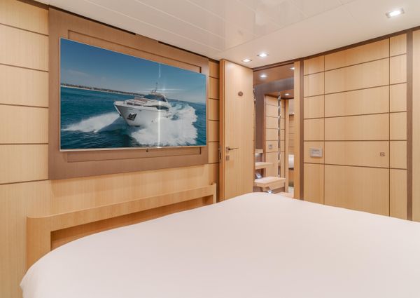 Ferretti Yachts 960 image