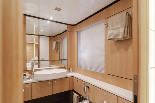 Ferretti Yachts 960 image