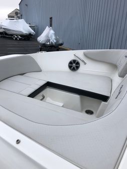 Sea Ray SPX 210 image
