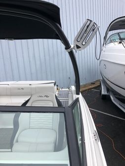Sea Ray SPX 210 image