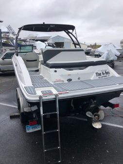 Sea Ray SPX 210 image