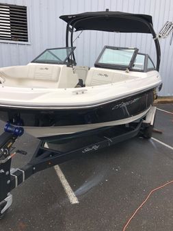 Sea Ray SPX 210 image