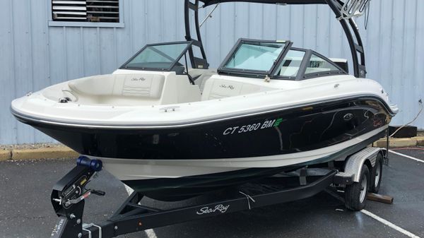 Sea Ray SPX 210