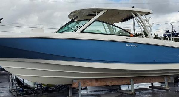 Boston Whaler 320 Vantage