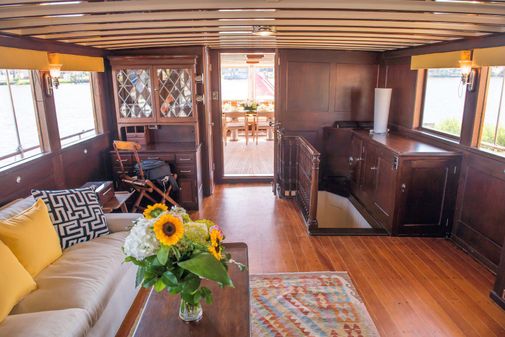 Trumpy Raised Pilothouse image