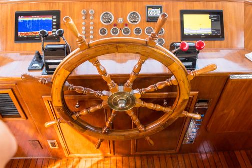 Trumpy Raised Pilothouse image