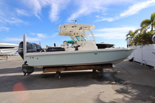 Everglades 243 Center Console image