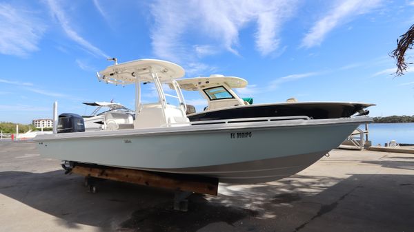 Everglades 243 Center Console 