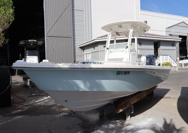 Everglades 243 Center Console image