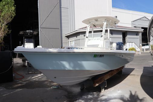 Everglades 243 Center Console image