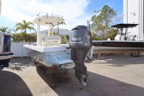 Everglades 243 Center Console image