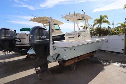 Everglades 243 Center Console image