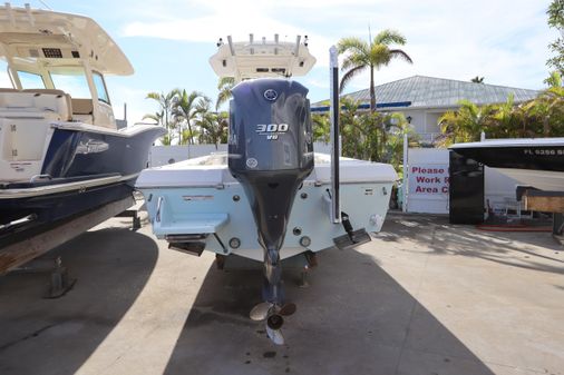 Everglades 243 Center Console image