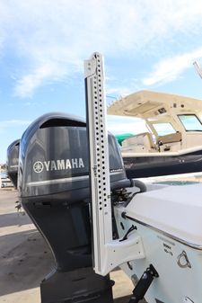 Everglades 243 Center Console image