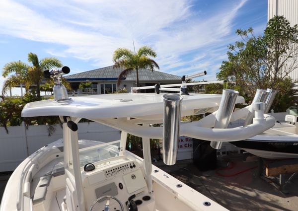 Everglades 243 Center Console image