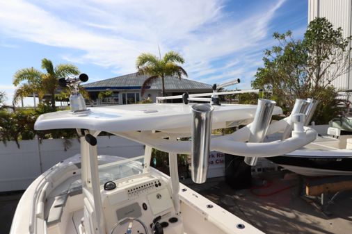 Everglades 243 Center Console image