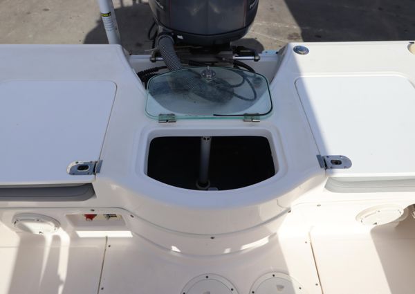 Everglades 243 Center Console image